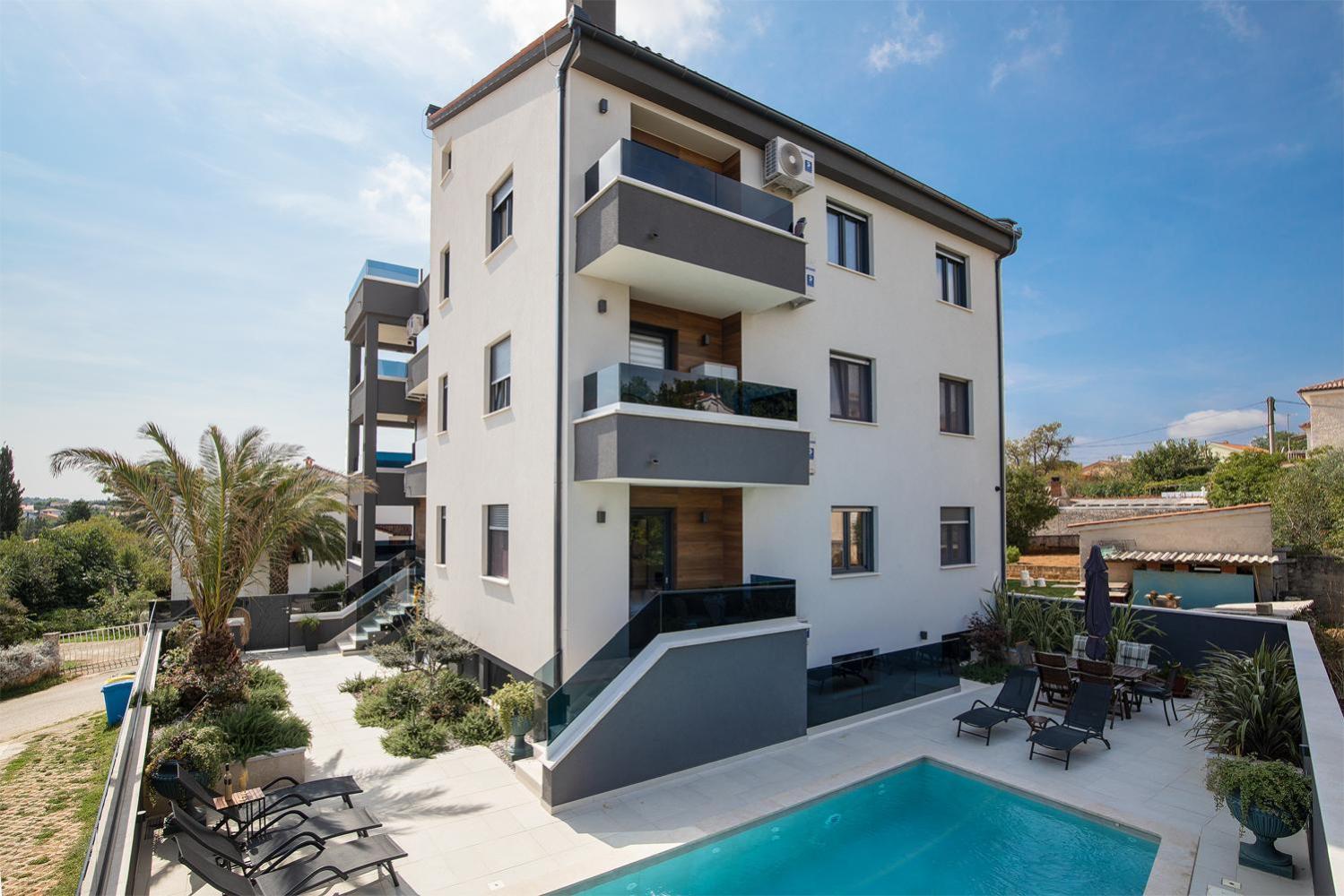 Apartments Sara II Liznjan Bagian luar foto